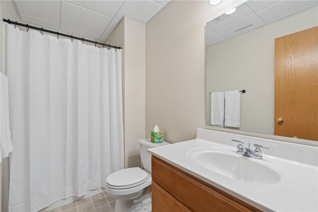 225 17th Avenue Court, Hiawatha, IA 52233