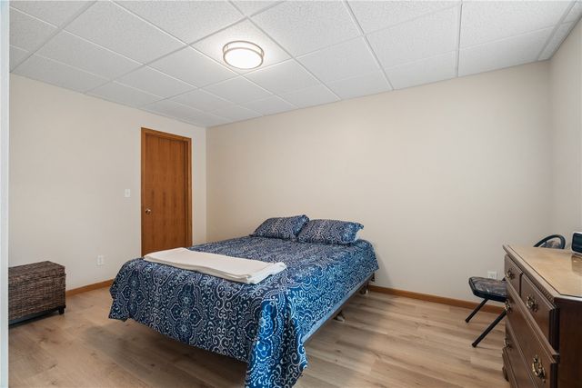 225 17th Avenue Court, Hiawatha, IA 52233