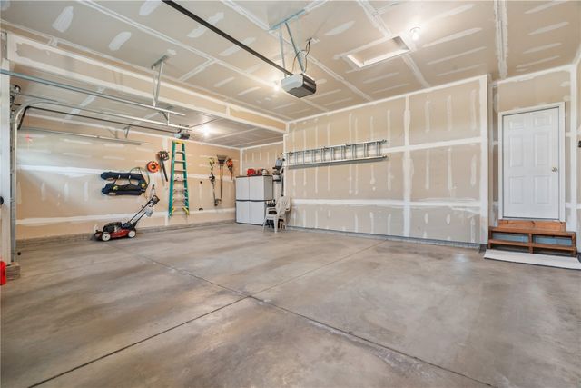225 17th Avenue Court, Hiawatha, IA 52233