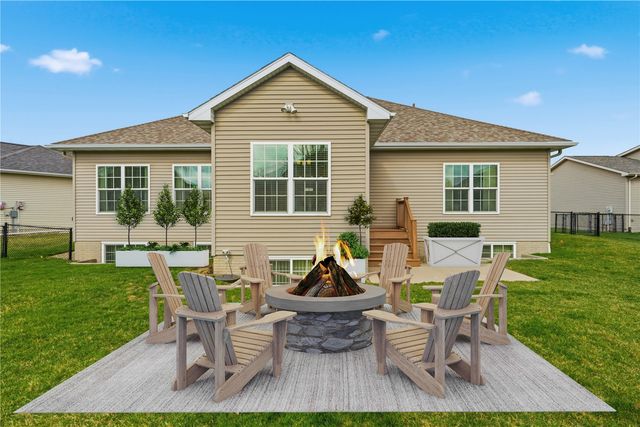 225 17th Avenue Court, Hiawatha, IA 52233