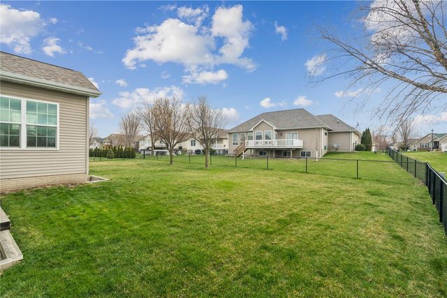 225 17th Avenue Court, Hiawatha, IA 52233