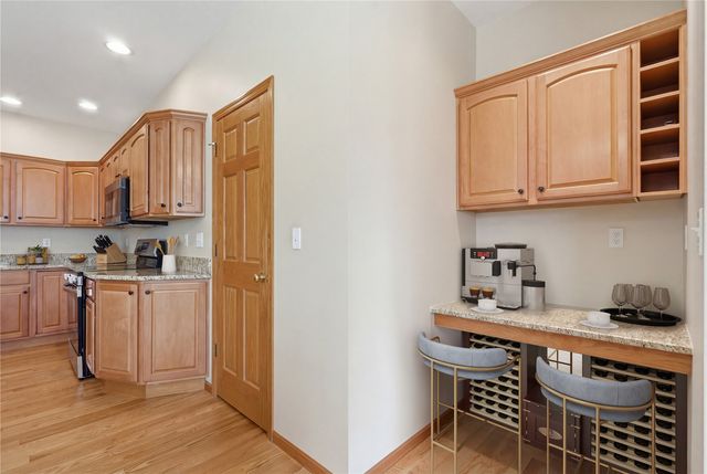 225 17th Avenue Court, Hiawatha, IA 52233