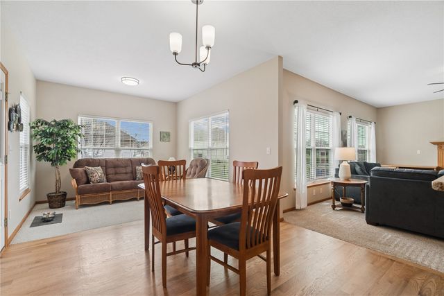 225 17th Avenue Court, Hiawatha, IA 52233