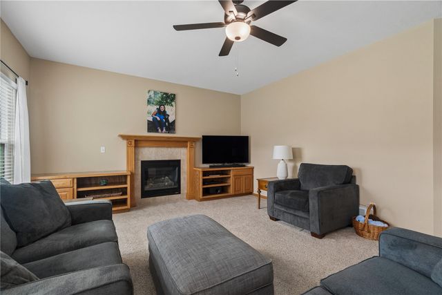 225 17th Avenue Court, Hiawatha, IA 52233