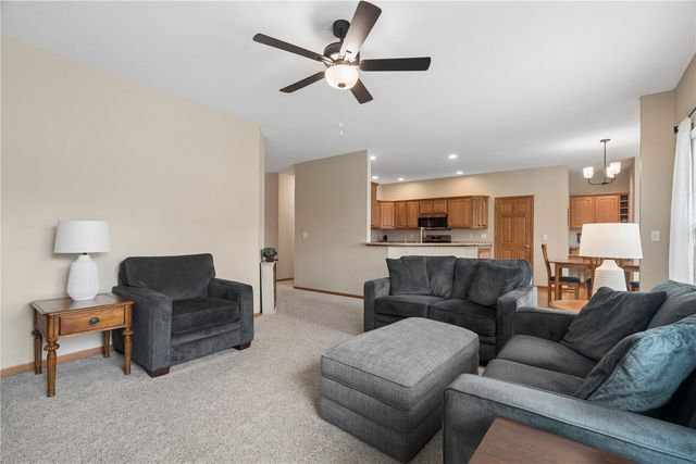 225 17th Avenue Court, Hiawatha, IA 52233