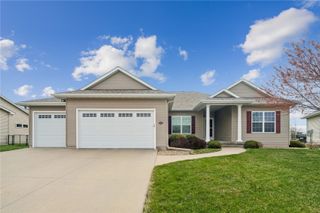 225 17th Avenue Court, Hiawatha, IA 52233