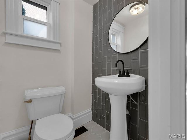 1901 Allen Avenue, St Louis, MO 63104