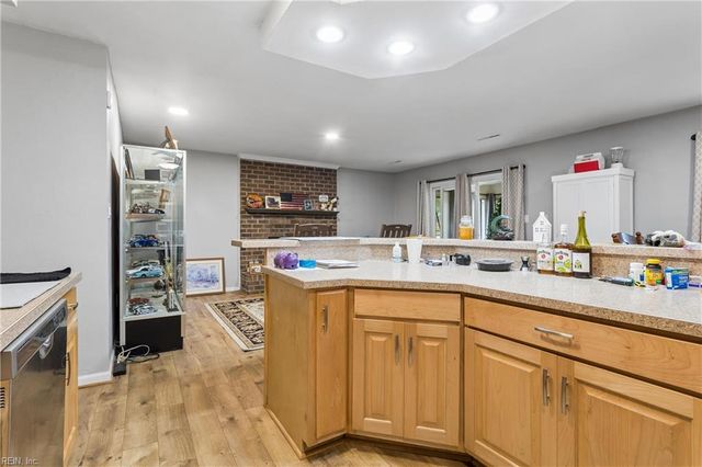 1044 Clipper DR, Hampton, VA 23669