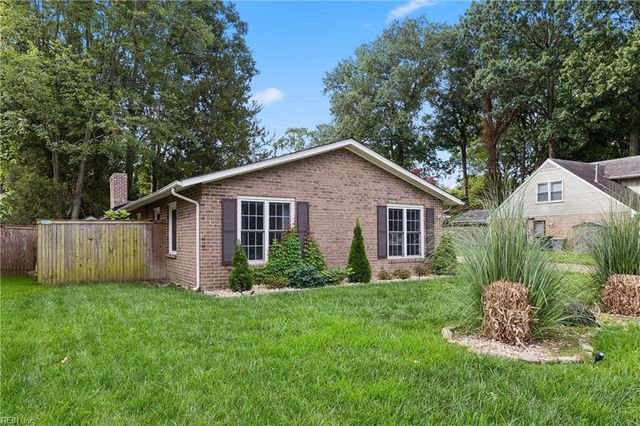 1044 Clipper DR, Hampton, VA 23669