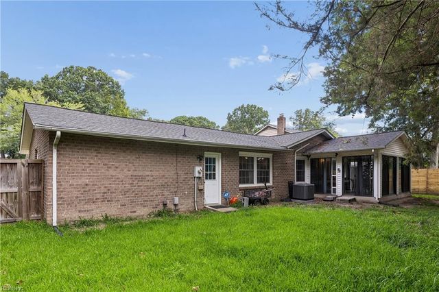 1044 Clipper DR, Hampton, VA 23669