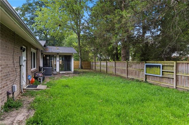 1044 Clipper DR, Hampton, VA 23669