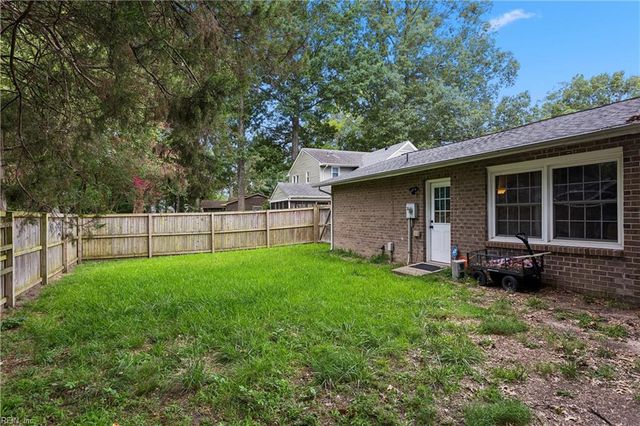 1044 Clipper DR, Hampton, VA 23669