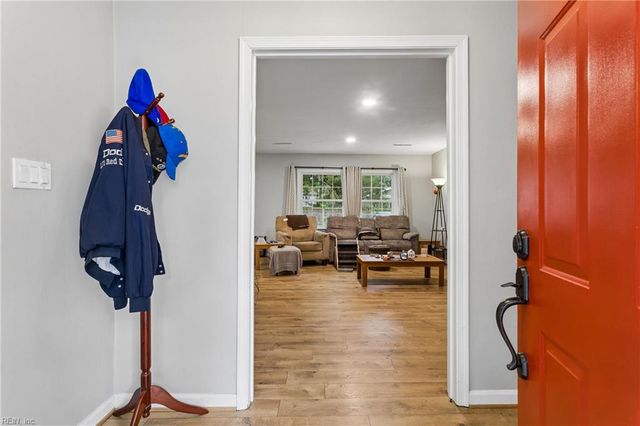 1044 Clipper DR, Hampton, VA 23669