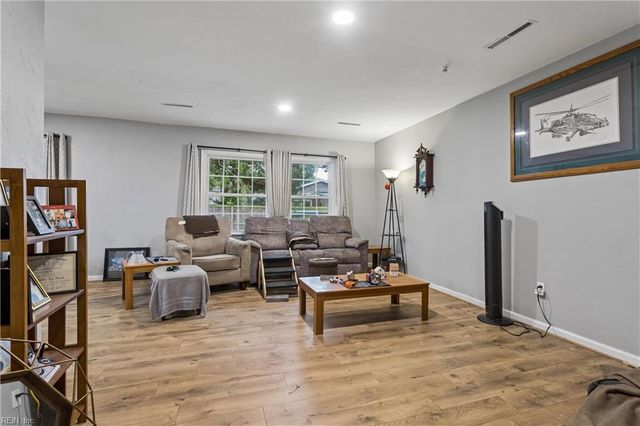 1044 Clipper DR, Hampton, VA 23669