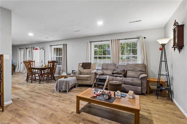 1044 Clipper DR, Hampton, VA 23669