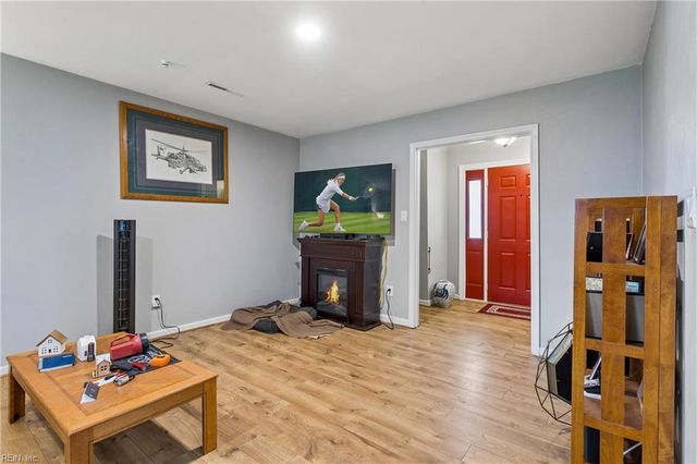 1044 Clipper DR, Hampton, VA 23669