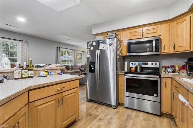 1044 Clipper DR, Hampton, VA 23669