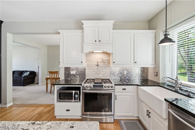 9260 Aaron Lane, Olmsted Twp, OH 44138