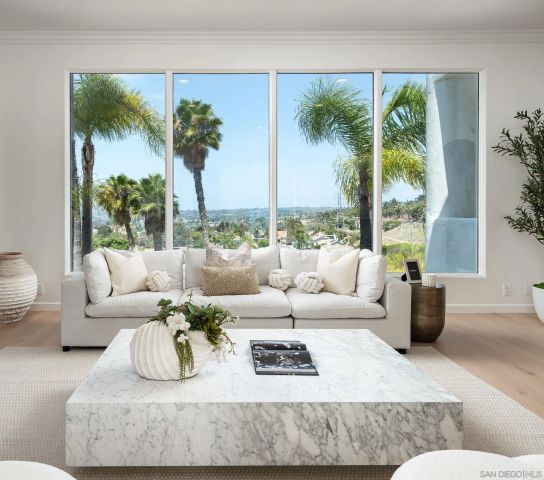 7402 Cadencia St, Carlsbad, CA 92009