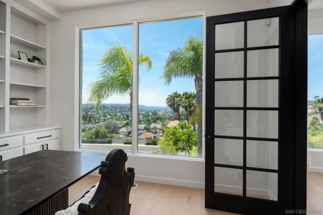 7402 Cadencia St, Carlsbad, CA 92009