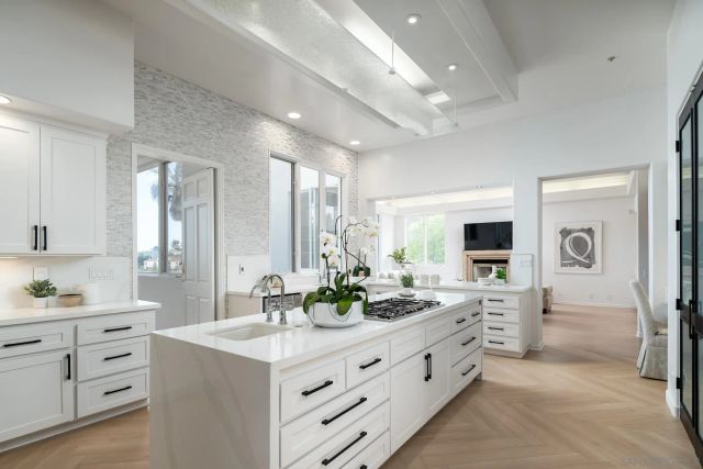 7402 Cadencia St, Carlsbad, CA 92009