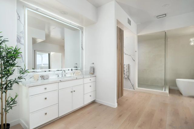 7402 Cadencia St, Carlsbad, CA 92009