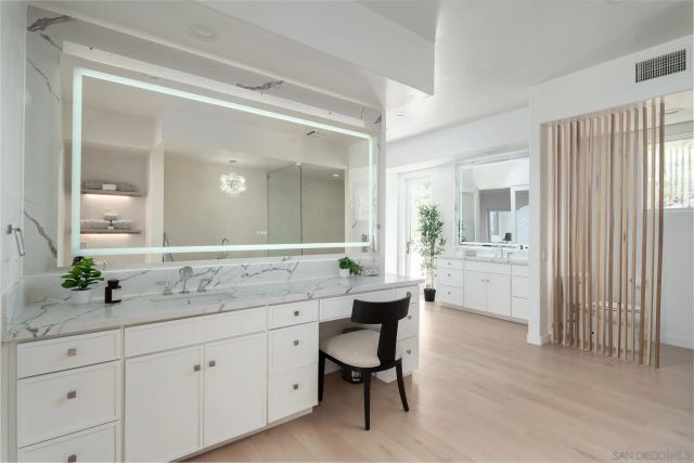 7402 Cadencia St, Carlsbad, CA 92009