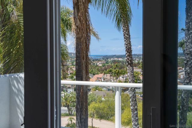 7402 Cadencia St, Carlsbad, CA 92009