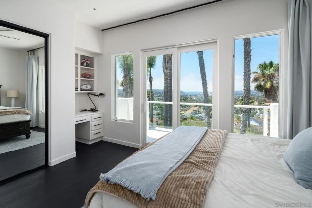 7402 Cadencia St, Carlsbad, CA 92009