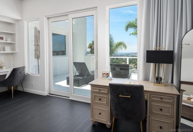 7402 Cadencia St, Carlsbad, CA 92009