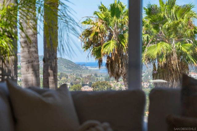 7402 Cadencia St, Carlsbad, CA 92009