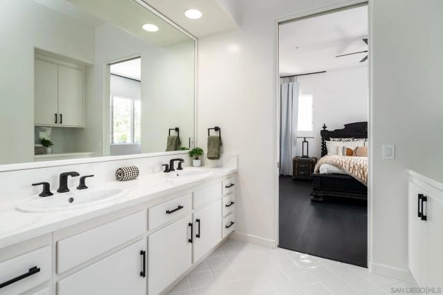 7402 Cadencia St, Carlsbad, CA 92009