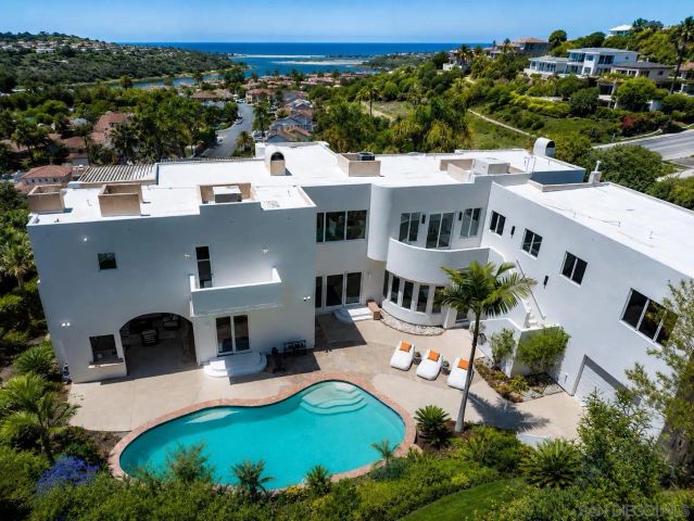 7402 Cadencia St, Carlsbad, CA 92009