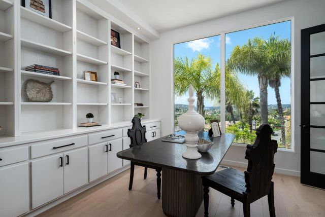 7402 Cadencia St, Carlsbad, CA 92009