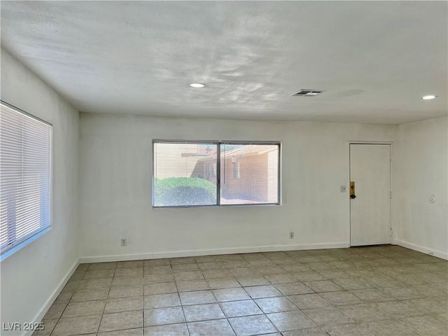 5116 Golden Lane A, Las Vegas, NV 89119