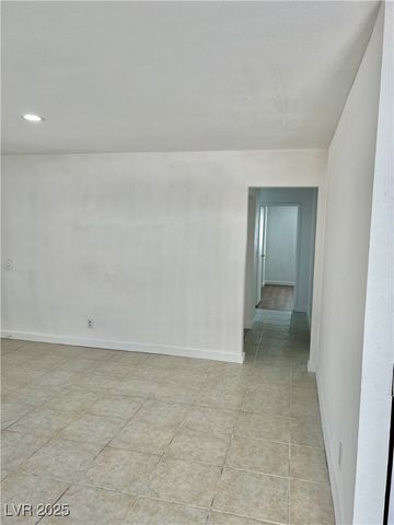 5116 Golden Lane A, Las Vegas, NV 89119