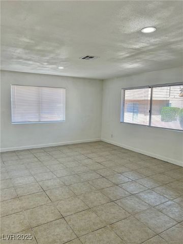 5116 Golden Lane A, Las Vegas, NV 89119