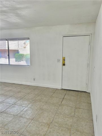 5116 Golden Lane A, Las Vegas, NV 89119