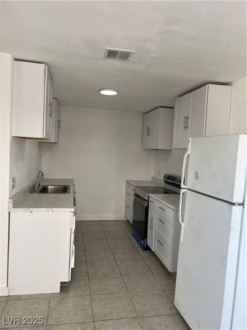 5116 Golden Lane A, Las Vegas, NV 89119