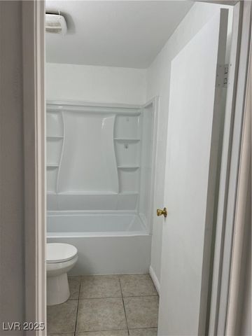 5116 Golden Lane A, Las Vegas, NV 89119