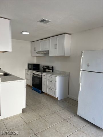 5116 Golden Lane A, Las Vegas, NV 89119