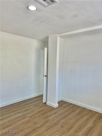 5116 Golden Lane A, Las Vegas, NV 89119