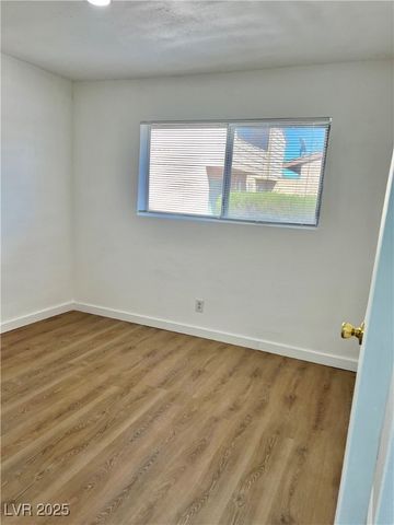 5116 Golden Lane A, Las Vegas, NV 89119