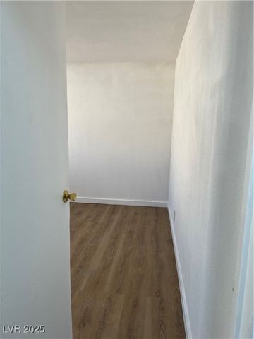 5116 Golden Lane A, Las Vegas, NV 89119