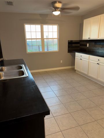 1912 Hcr 3106, Hillsboro, TX 76645