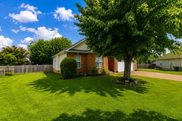 449 S Rocky Top St, Gallatin, TN 37066