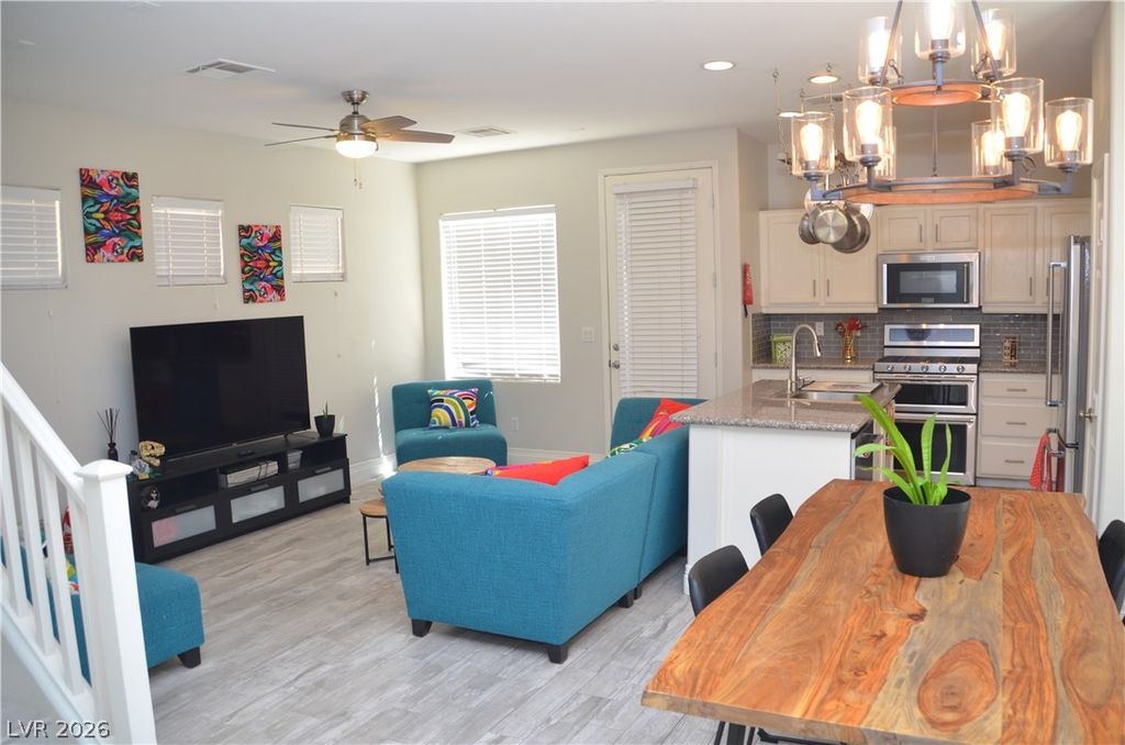 Image 6 of property listing at 8165 Maitai Avenue, Las Vegas, NV 89147