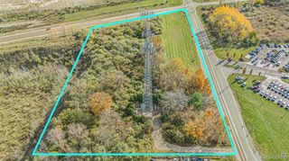 8815 E Holly Road, Holly, MI 48442