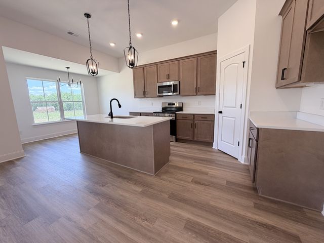 503 Mandalorian way, Dickson, TN 37055