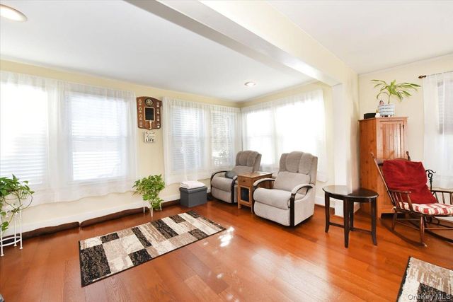 458 Pennsylvania Avenue, Williston Park, NY 11596